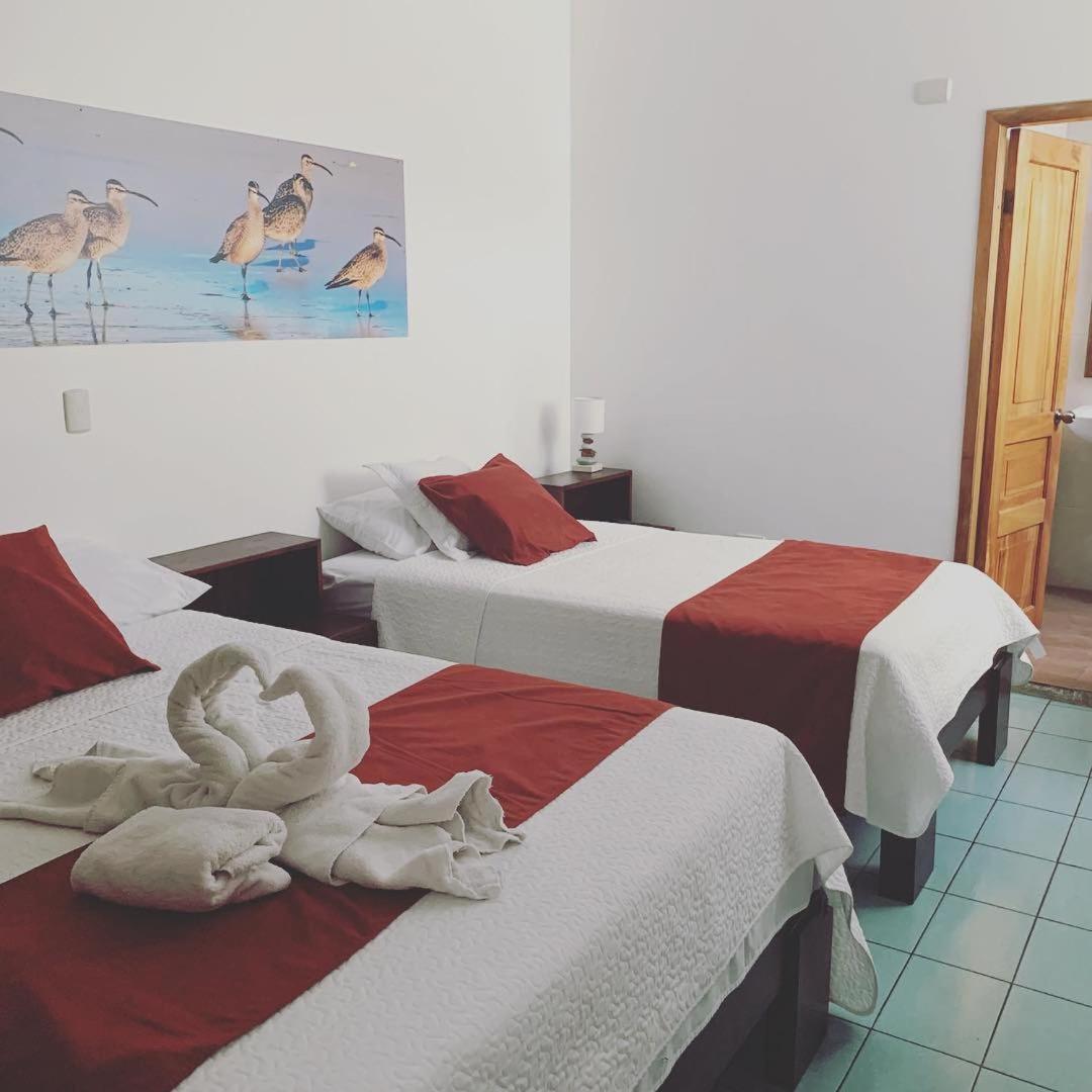 Hostal Costa del Pacifico Puerto Ayora  Esterno foto