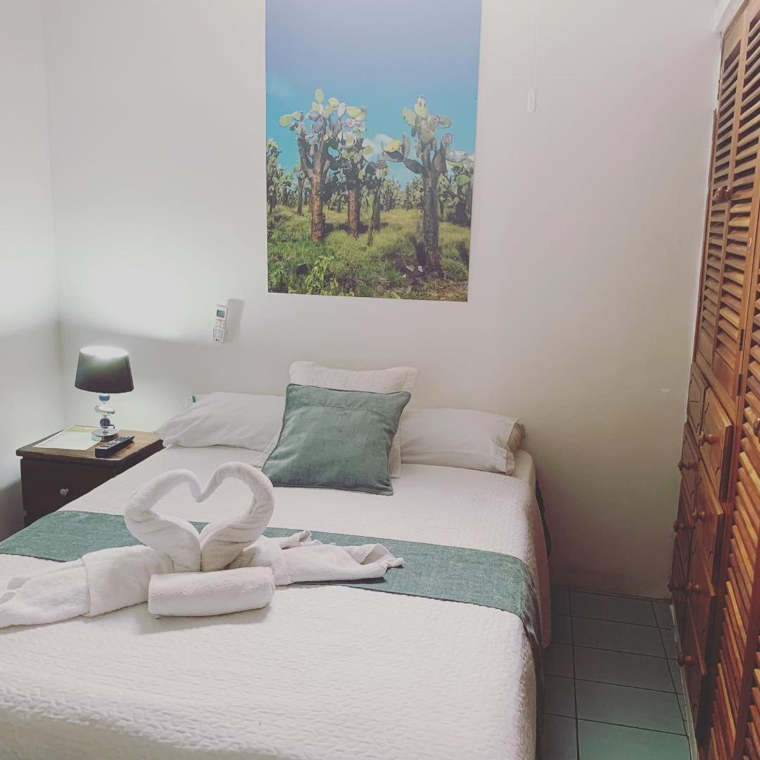 Hostal Costa del Pacifico Puerto Ayora  Esterno foto