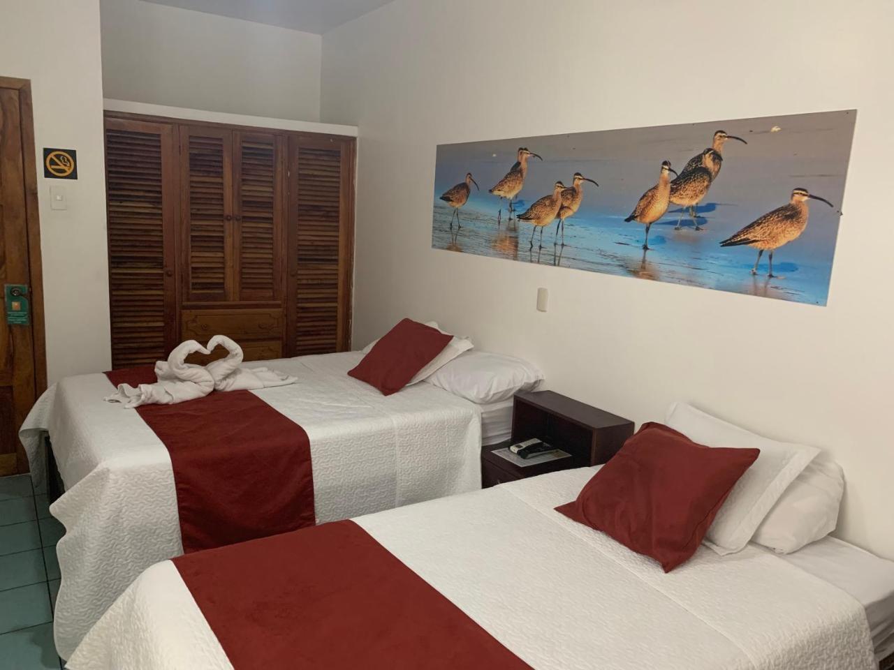 Hostal Costa del Pacifico Puerto Ayora  Esterno foto