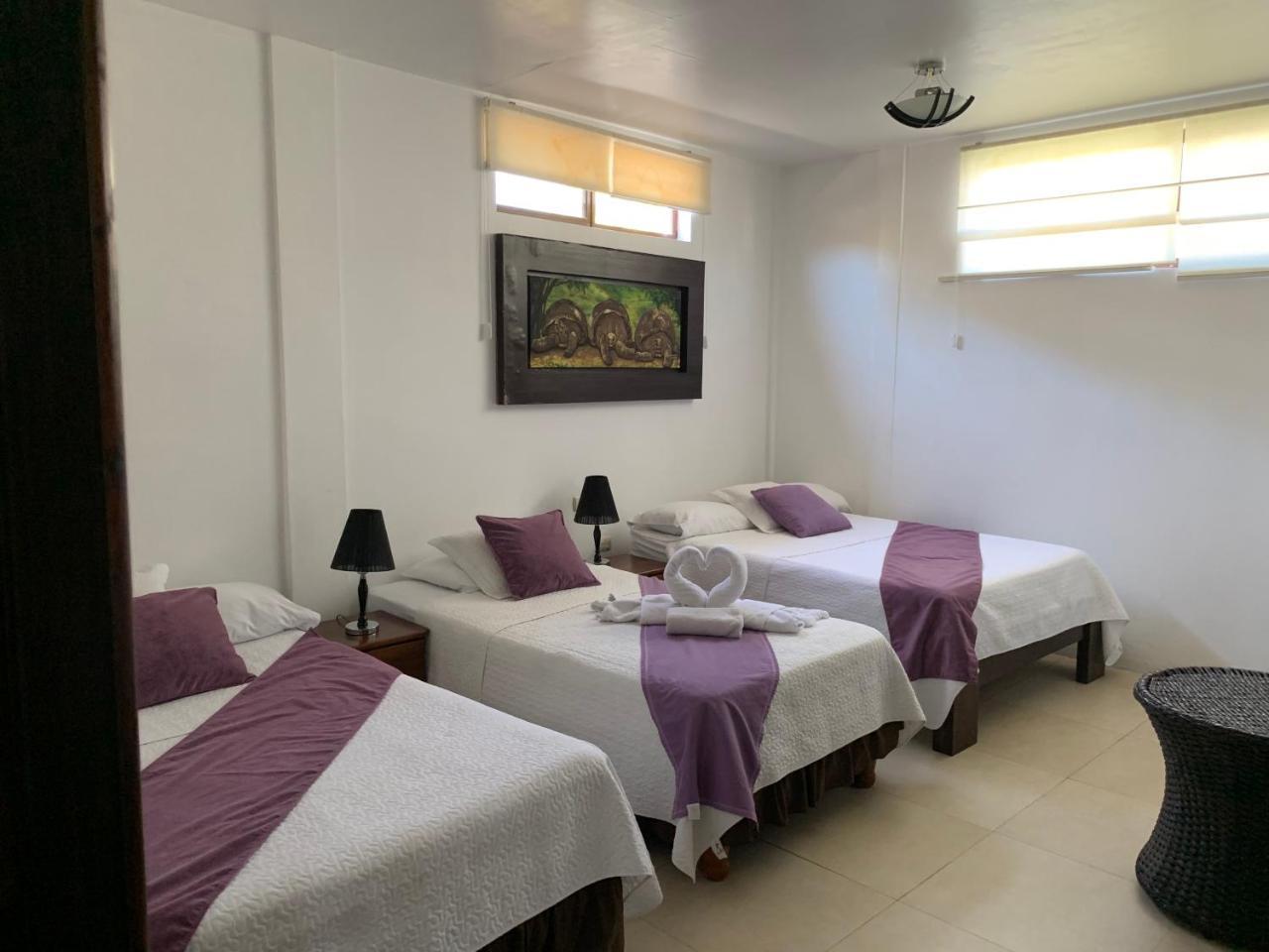 Hostal Costa del Pacifico Puerto Ayora  Esterno foto
